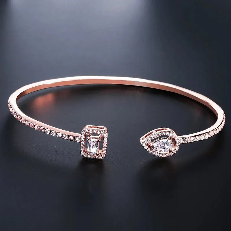 Pulseiras Luxuosas Femininas em Ouro, Geométricas, Braceletes Tipo Cuff com Zircônia Cúbica, Fashion, Para Festas e Uso Diário